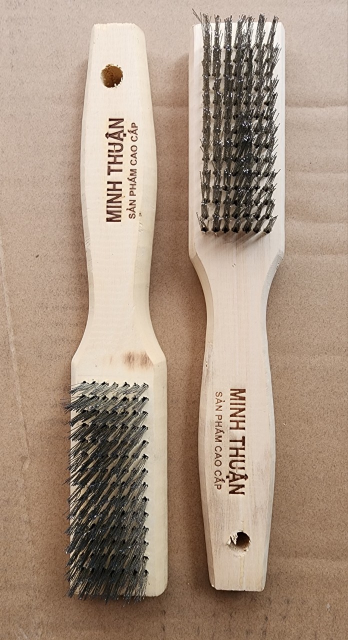 Bàn chải cán gỗ