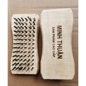 Bàn chải dây thép 6 hàng cán gỗ vuông Minh Thuận M02